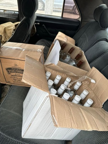Североосетинские полицейские изъяли свыше 1,8 тысячи бутылок контрафактной водки и коньяка