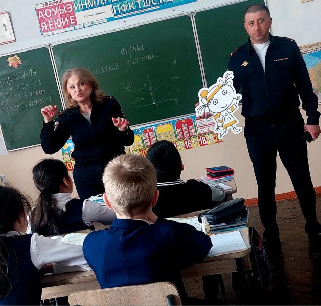 Сотрудники Управления Госавтоинспекции республики провели занятие с учащимися третьих классов школе №6 г.Владикавказа